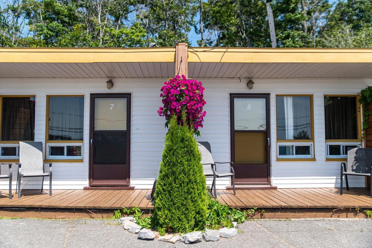 Motel Ile D'Orleans Sainte-Petronille Екстер'єр фото