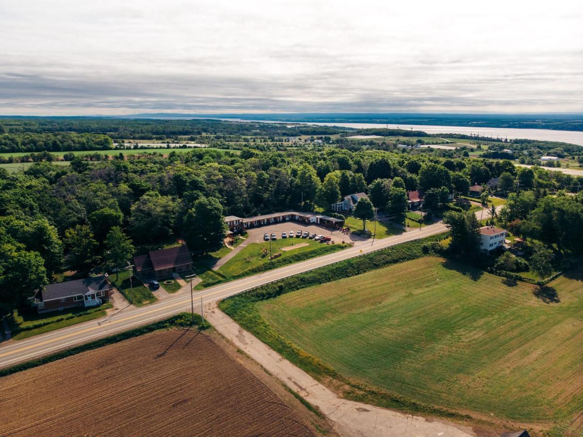 Motel Ile D'Orleans Sainte-Petronille Екстер'єр фото
